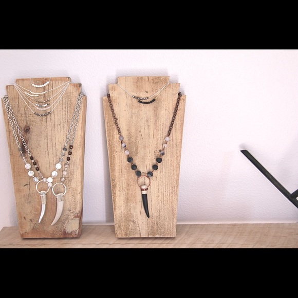 White Howlite with Dipped Antler Tip Necklace - Picture 3 of 3